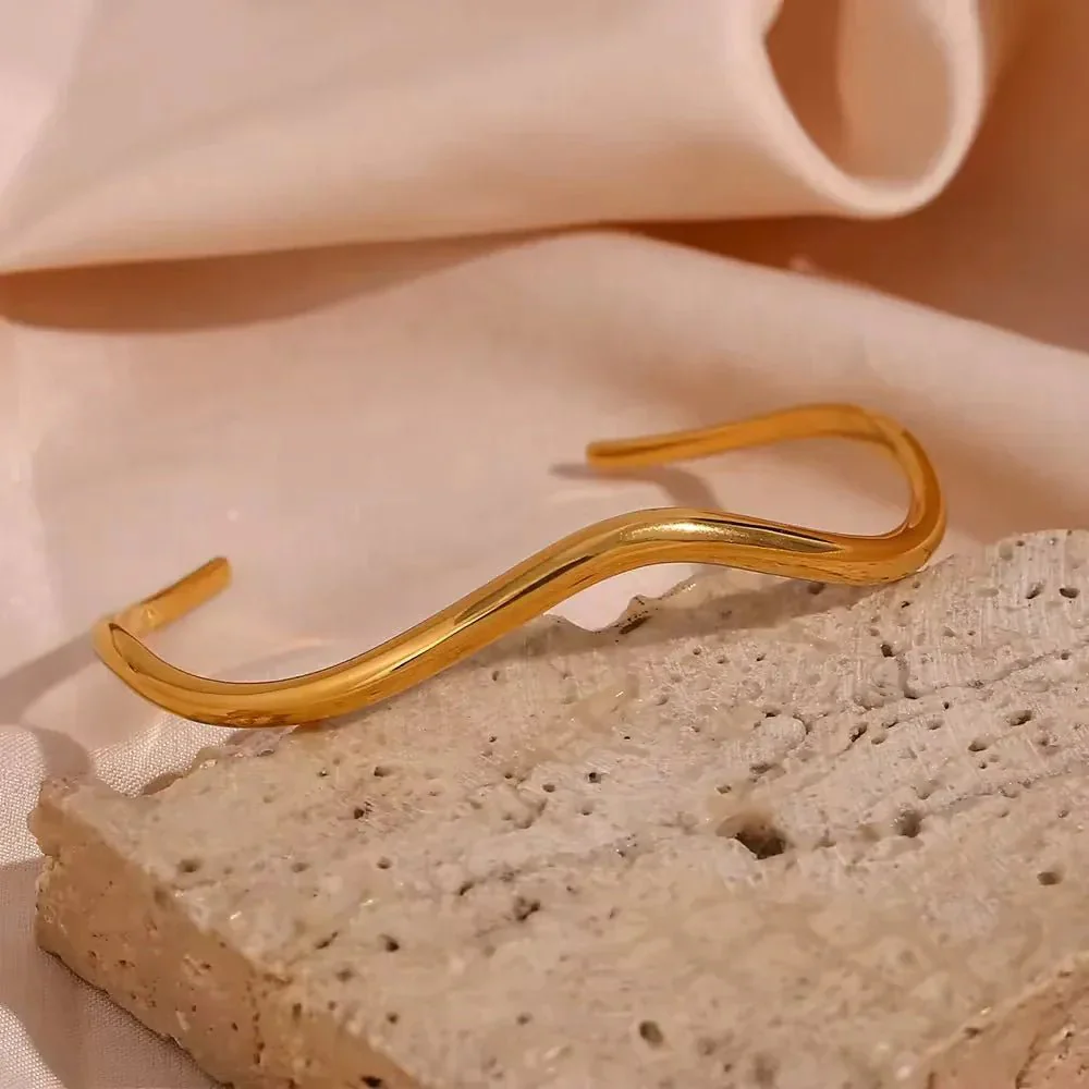 Blessie Gold Bangle - Image 4
