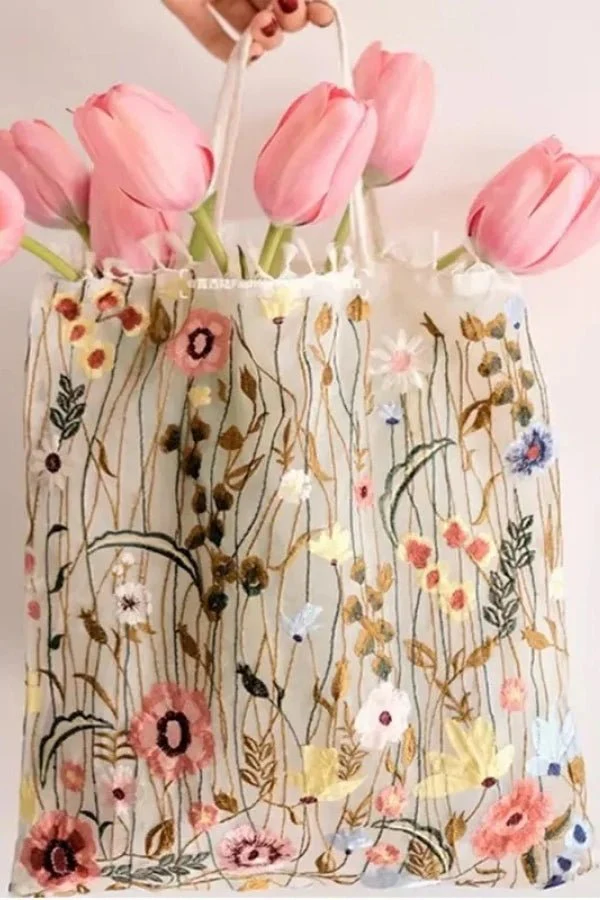 Lakelyn Meadow Tote Bag - Image 4