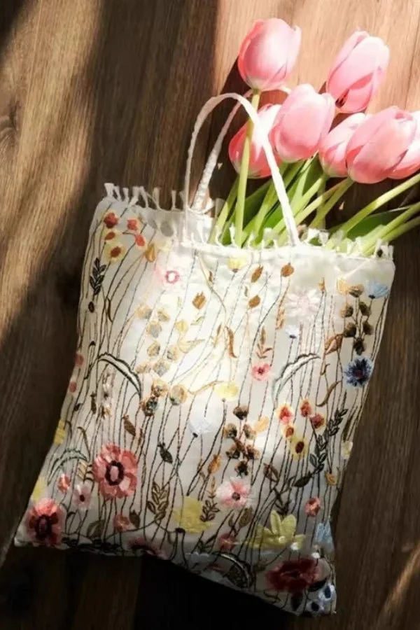 Lakelyn Meadow Tote Bag - Image 8