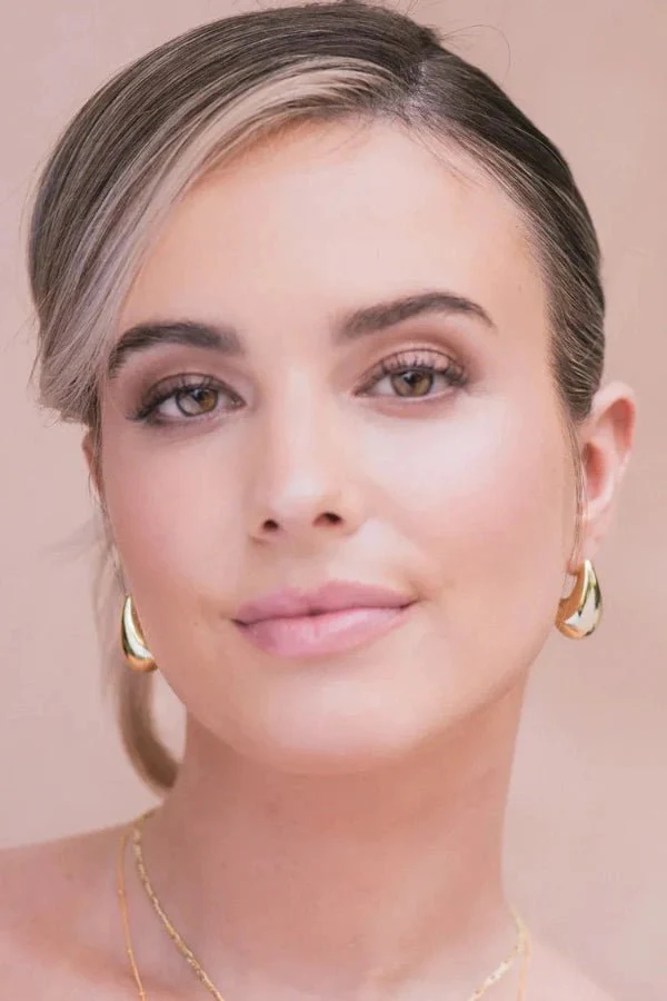 Lissyl Gold Studs - Image 3