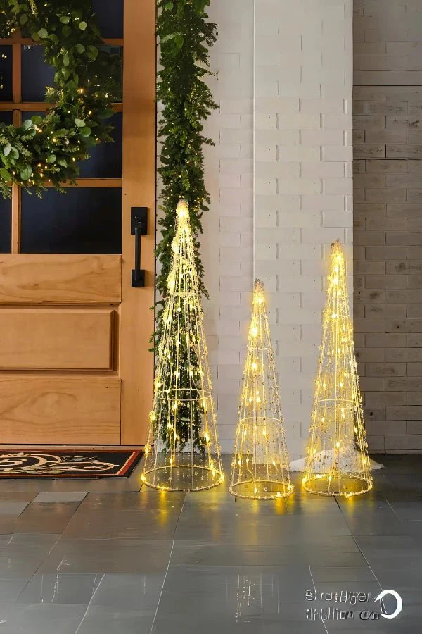 Merry Gold Glitter Cone - Image 2