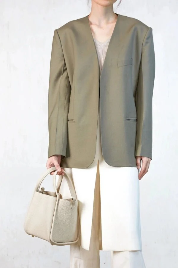 Minnie Medium Bucket Bag - Image 10