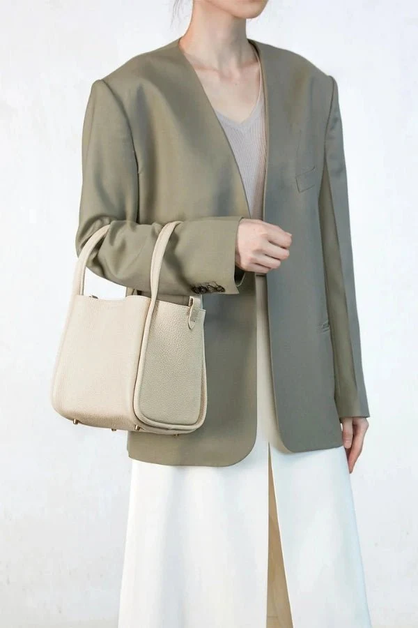 Minnie Medium Bucket Bag - Image 9