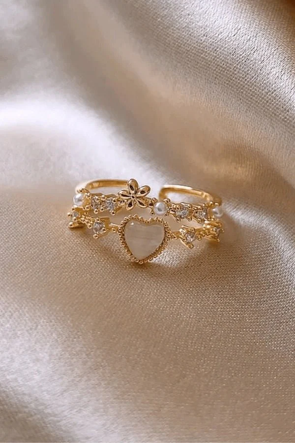 Queenly Gold Ring - Image 3