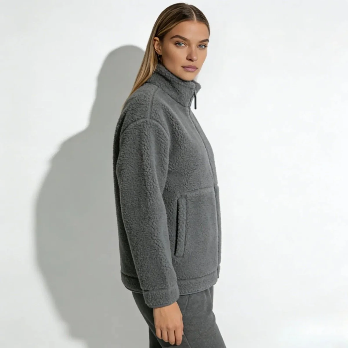 Julie - Image 22