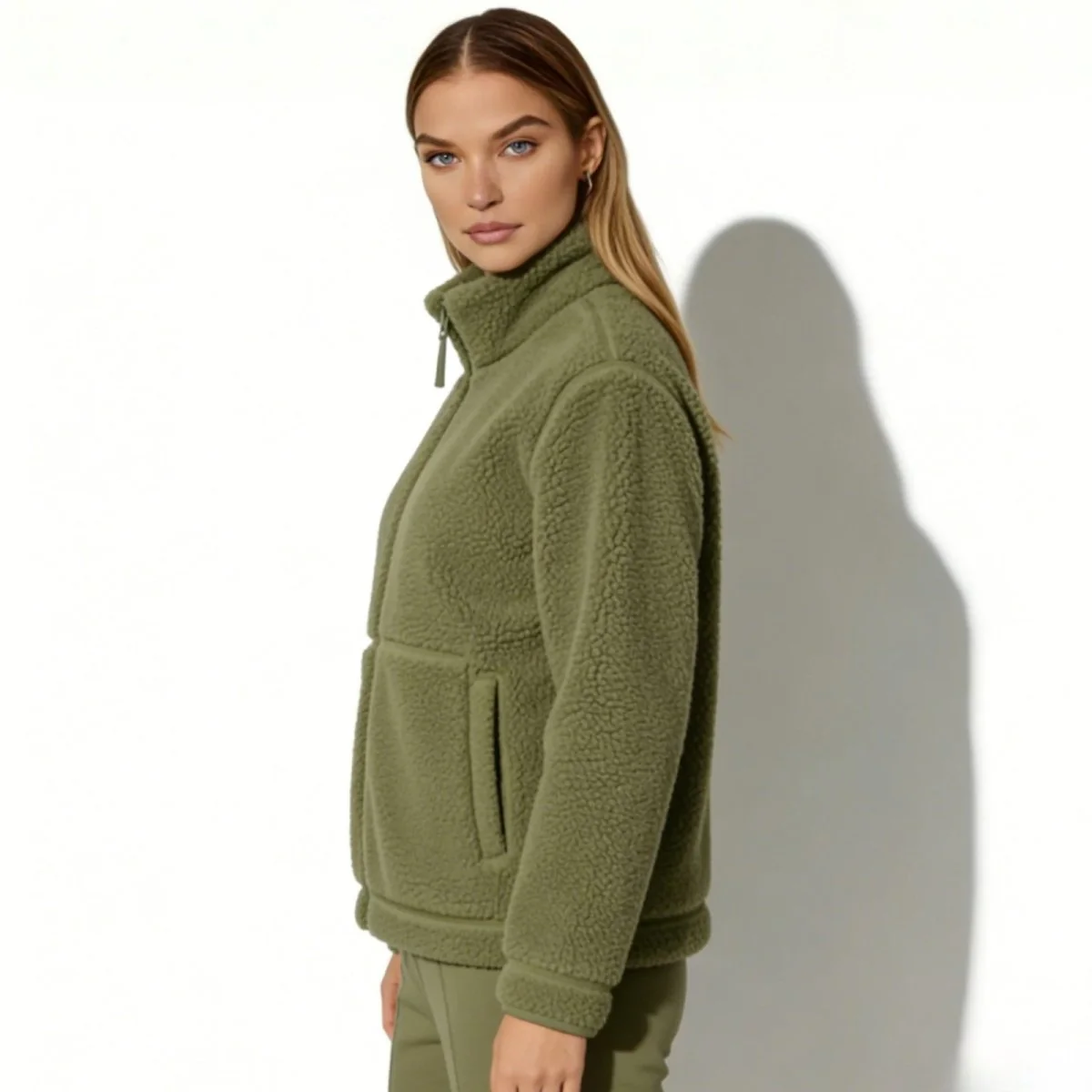 Julie - Image 7